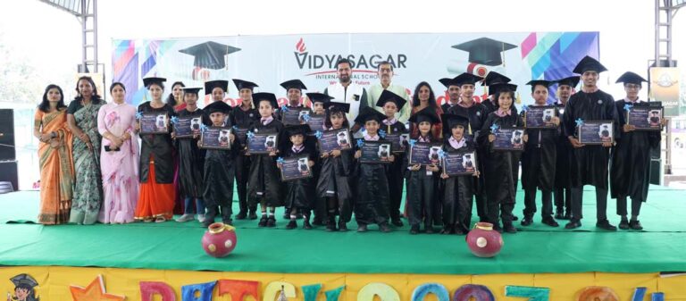 Vidyasagar International School distributed scholarship of Rs. five lakhs